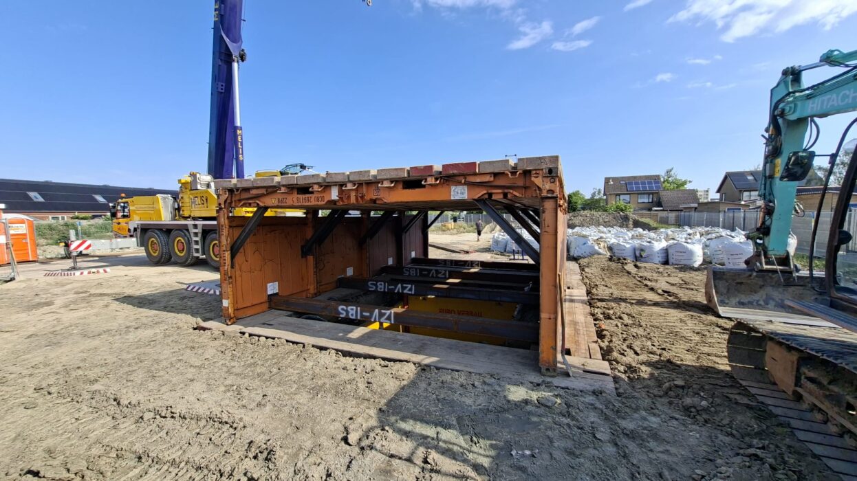 Van Kerckhoven Bouw Britse 500-ponder vliegtuigbom Crijnssenlaan Breskens Kloosterzande Aannemer Zeeuws-Vlaanderen Bouwbedrijf
